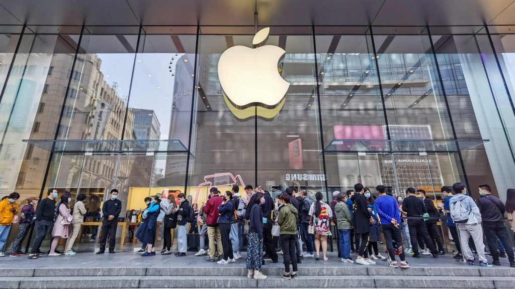 Critics Say Apple Built a 'Backdoor' Into Your iPhone With Its New Child Abuse Detection Tools – Gizmodo