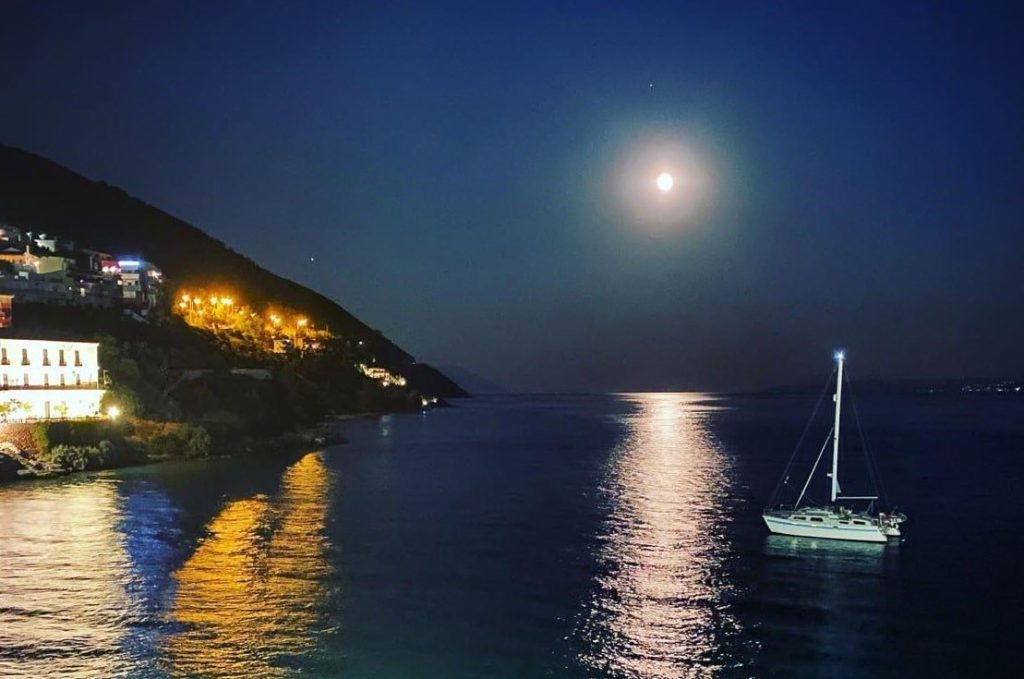 Stunning Blue Moon in Greece – Greek Reporter