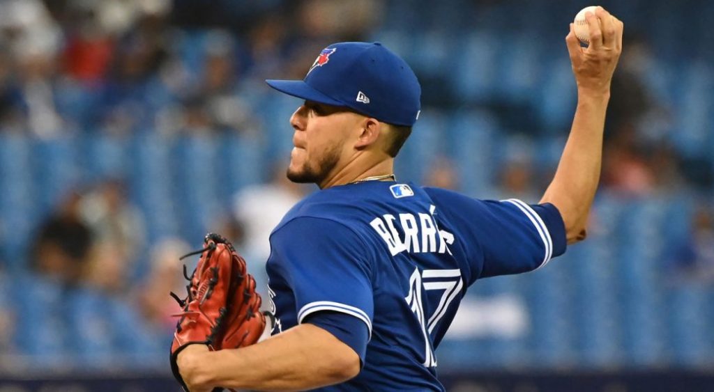 Blue Jays’ Jose Berrios left game vs. Rays with abdominal tightness – Sportsnet.ca