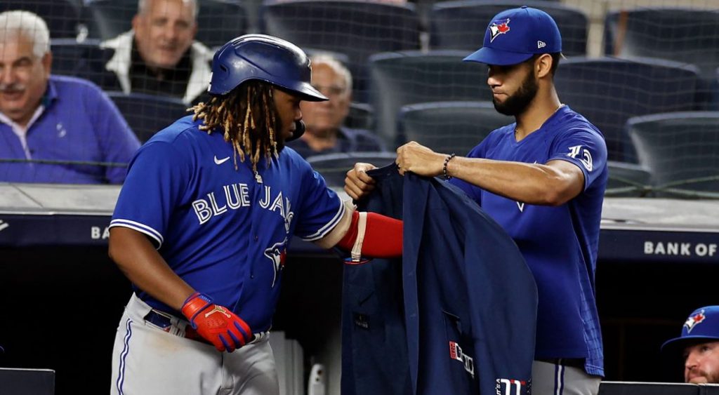 Surging Blue Jays continue to close in on Yankees in AL playoff race – Sportsnet.ca