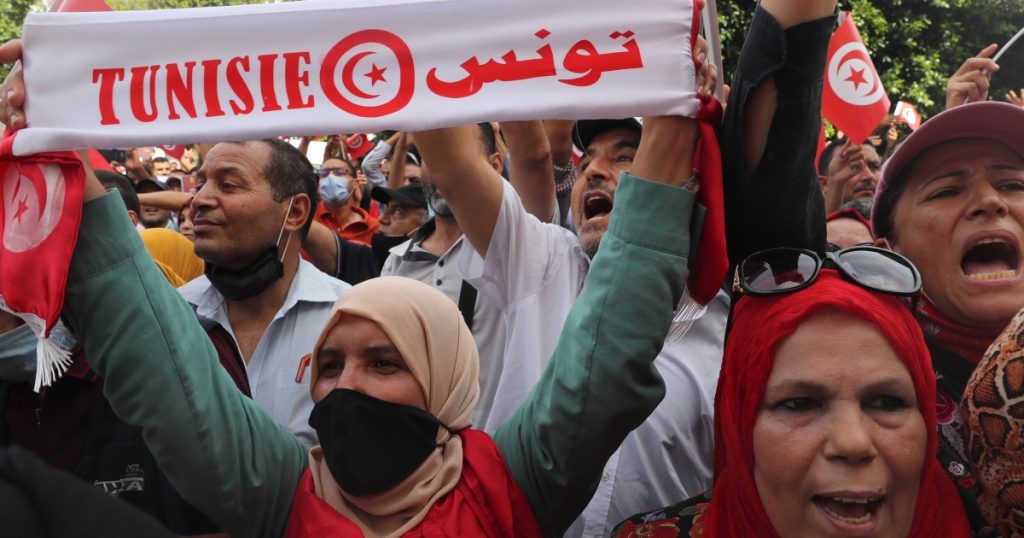 Tunisian politicians call for resumption of parliament | Politics News – Al Jazeera English