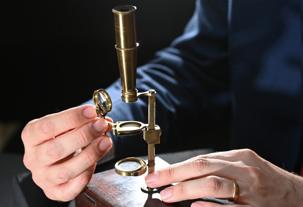 Darwin family microscope to be sold at auction