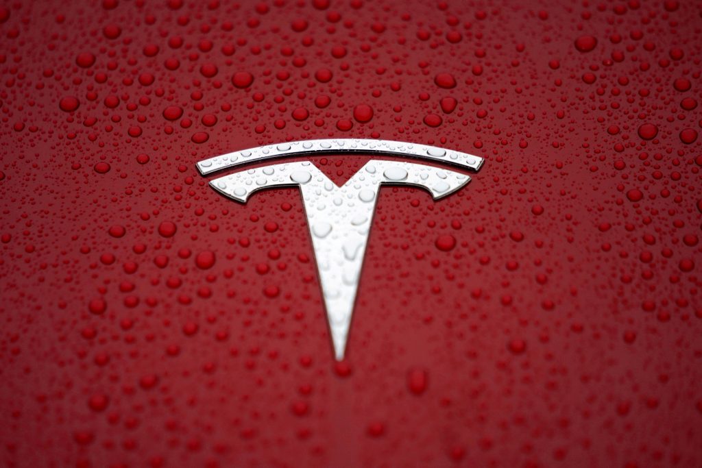 Current, former Tesla board members cash in on stock rally