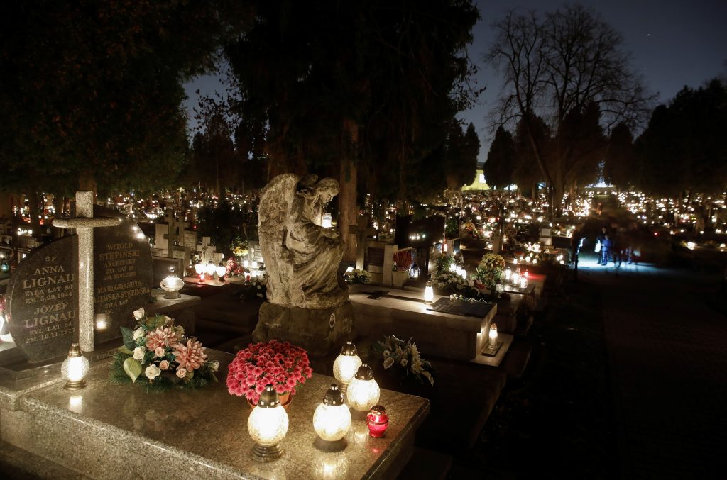 Poles visit cemeteries on All Saints Day