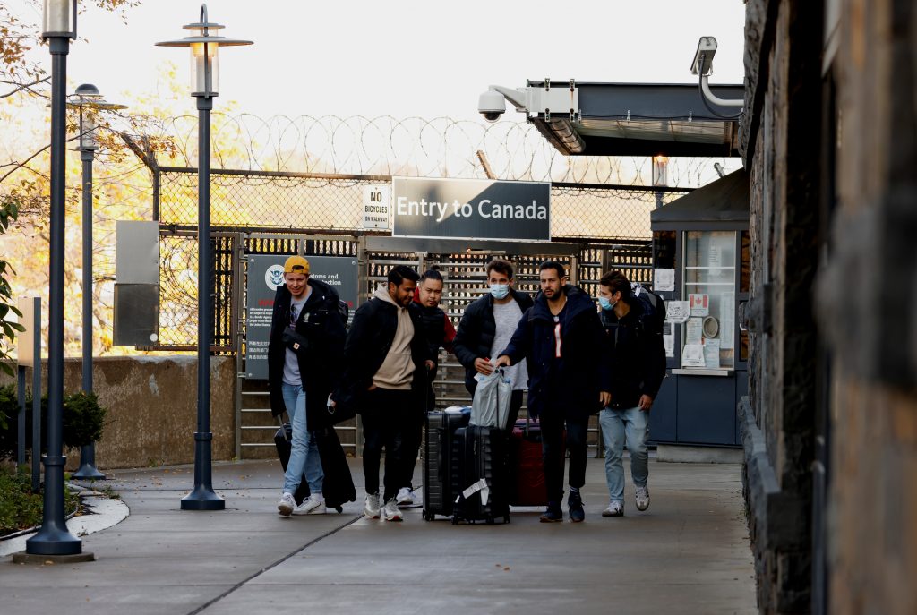 ‘Tremendous pent-up demand’: U.S. border reopens to Canadian land travelers