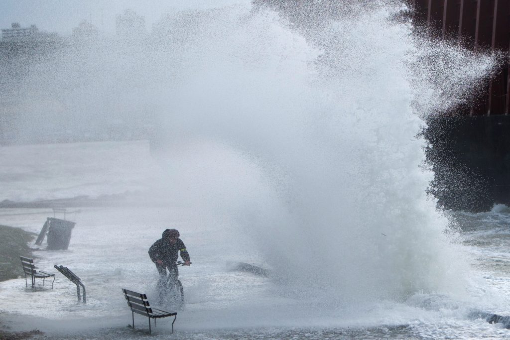 Canadian helicopters evacuate hundreds stranded on highway after landslides