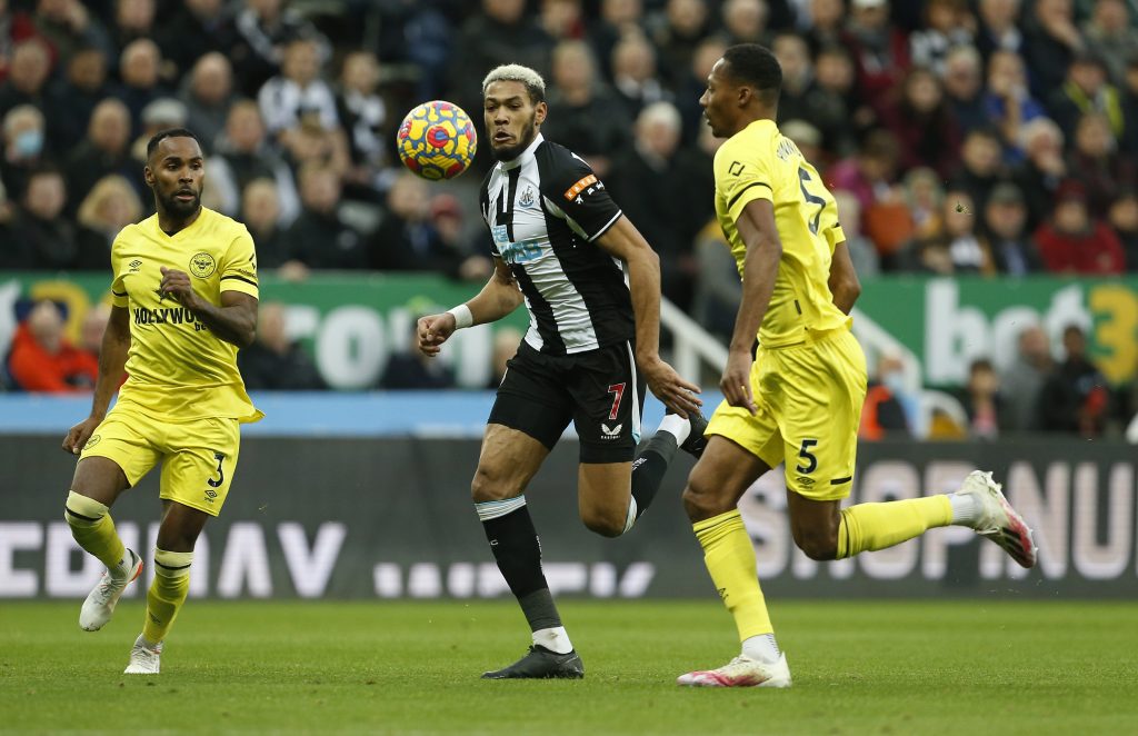 Soccer-Heartbreak hotel for Howe as Newcastle drop to last after 3-3 draw