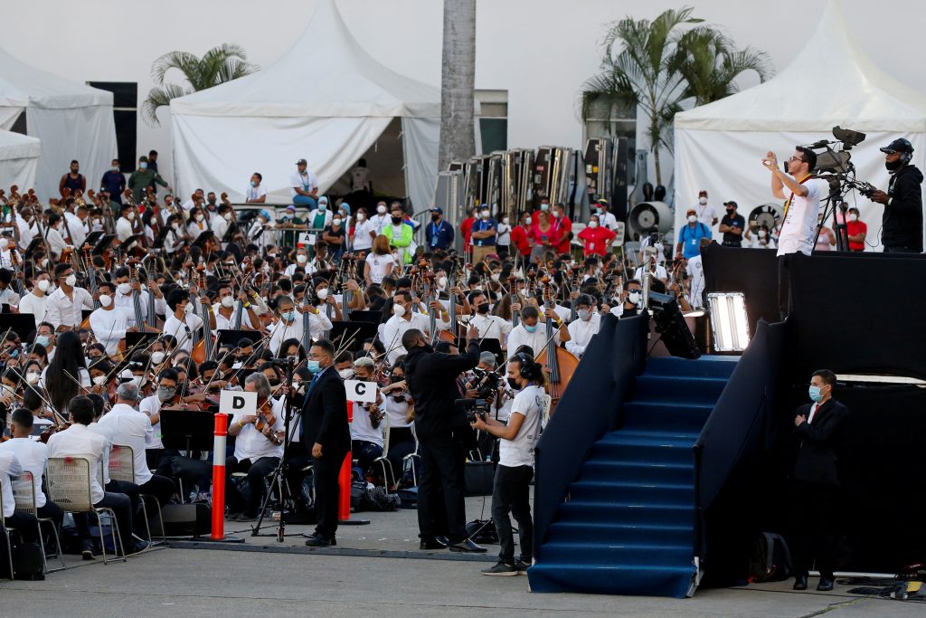 Venezuela claims Guinness World Record for largest orchestra