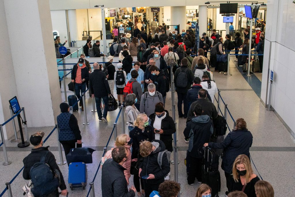 U.S. Thanksgiving air travel set to be busiest since pandemic began