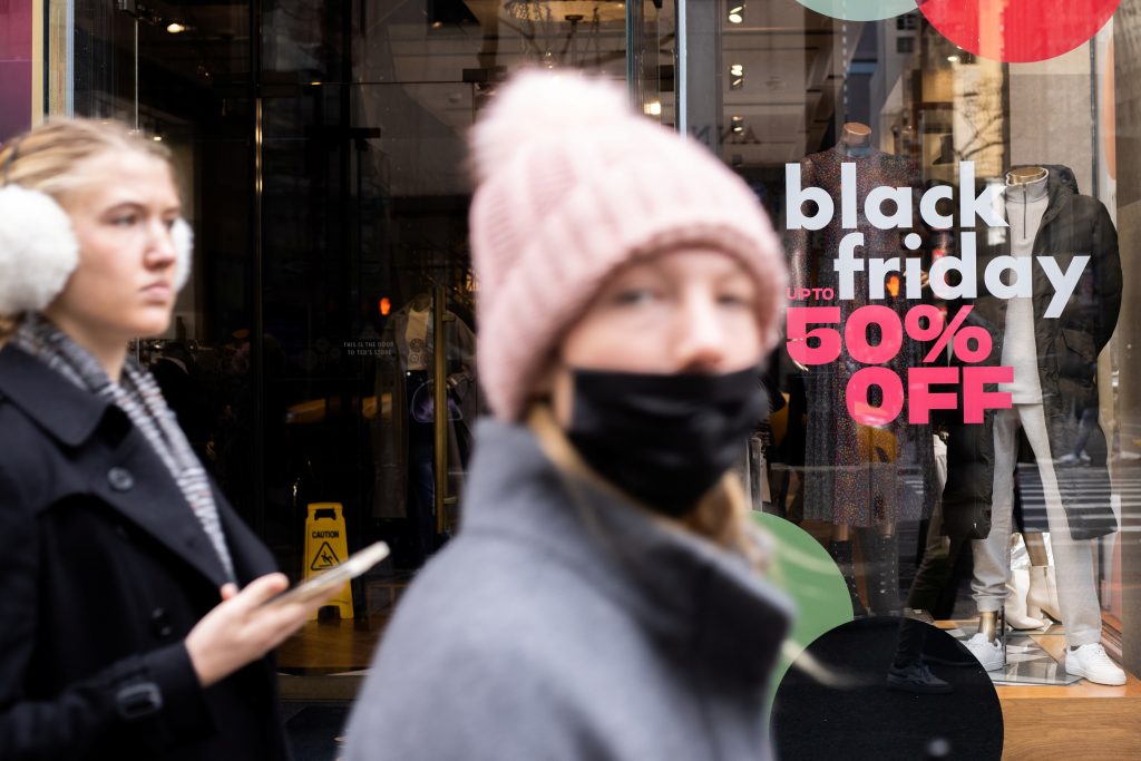 Black Friday draws U.S. shoppers but many shun stores for online