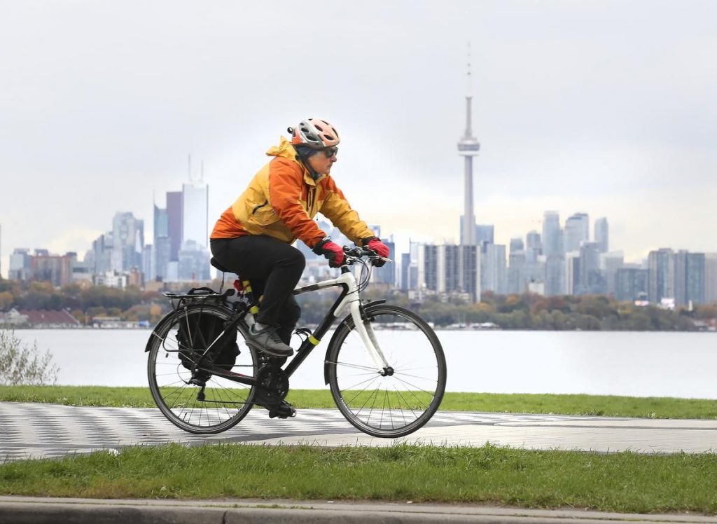 Today’s coronavirus news: Ontario’s daily case count continues to climb with 636 new infections and two more deaths; Canada-U.S. land border set to open Monday – Toronto Star