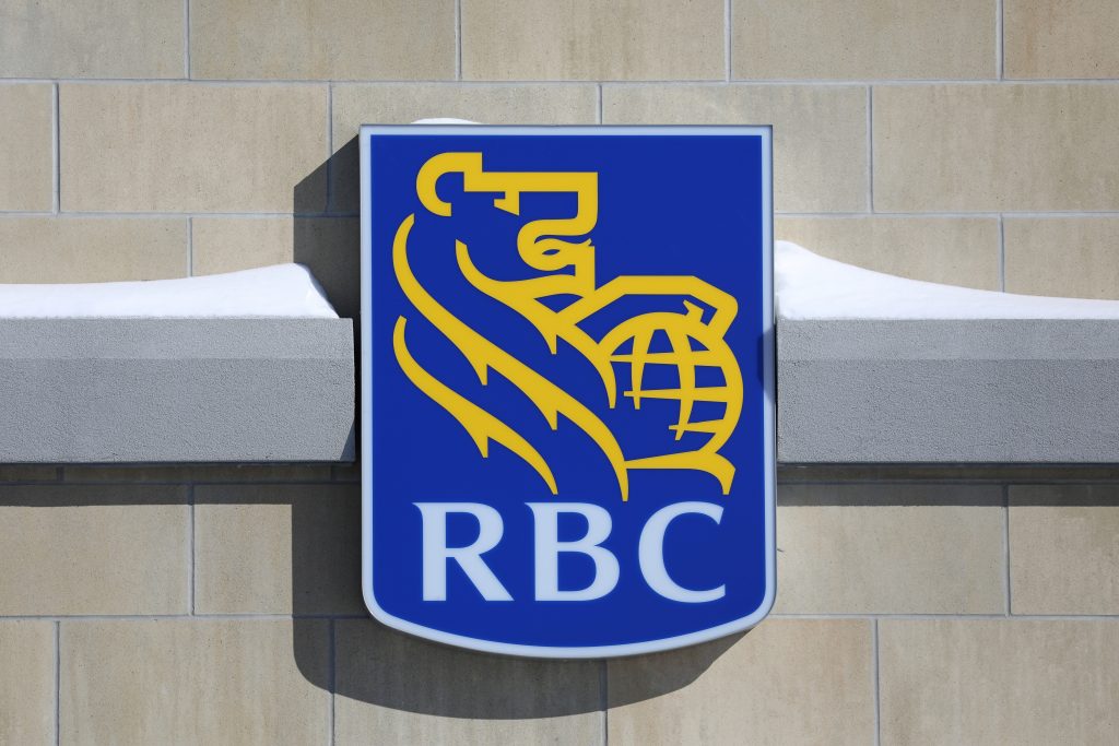 Royal Bank, National Bank of Canada miss earnings estimates, raise dividends