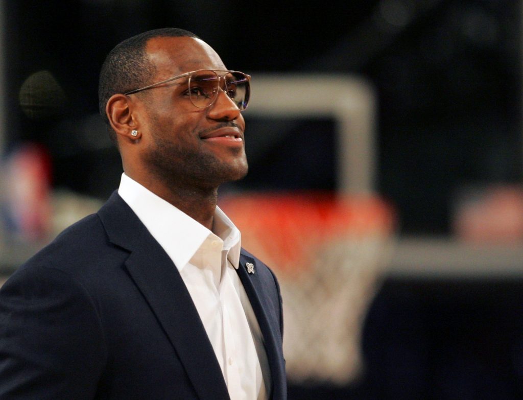 NBA-LeBron clears COVID-19 protocols, eligible to return Friday