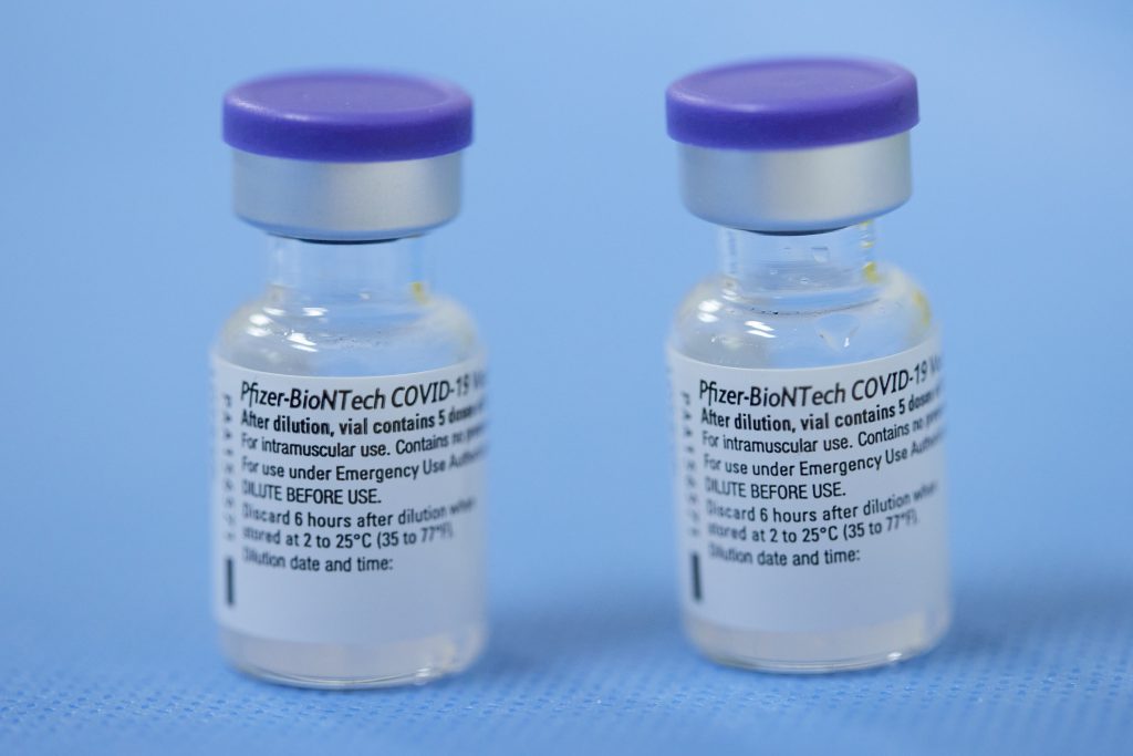 Study suggests Pfizer COVID-19 vaccine may only partially protect against Omicron