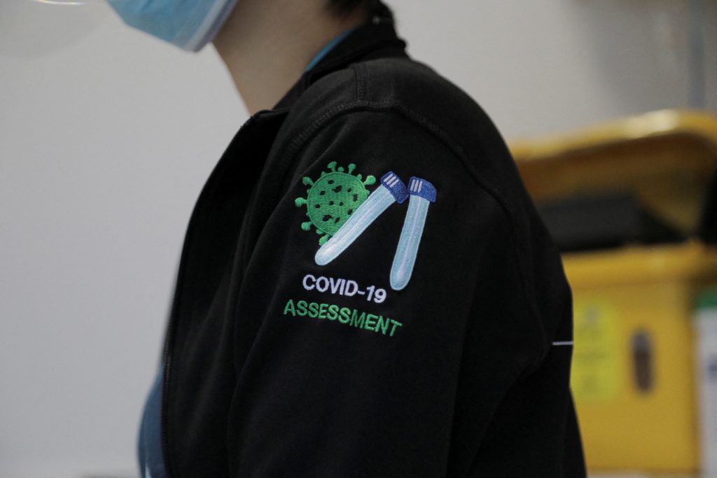 Omicron cases in Ontario could soon swamp critical care units – panel