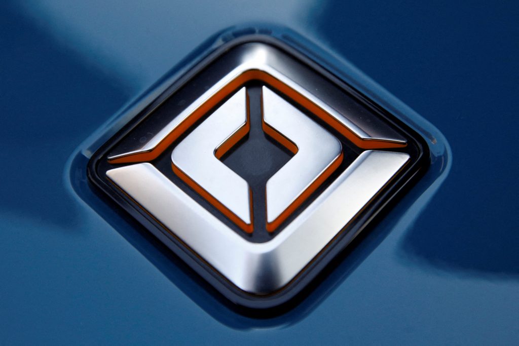 Rivian delays deliveries of pickup, SUV with big battery packs to 2023