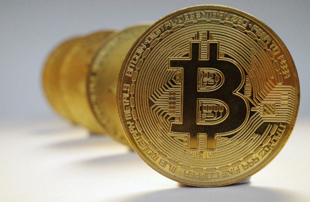 Bitcoin falls 6.1 percent to ,607