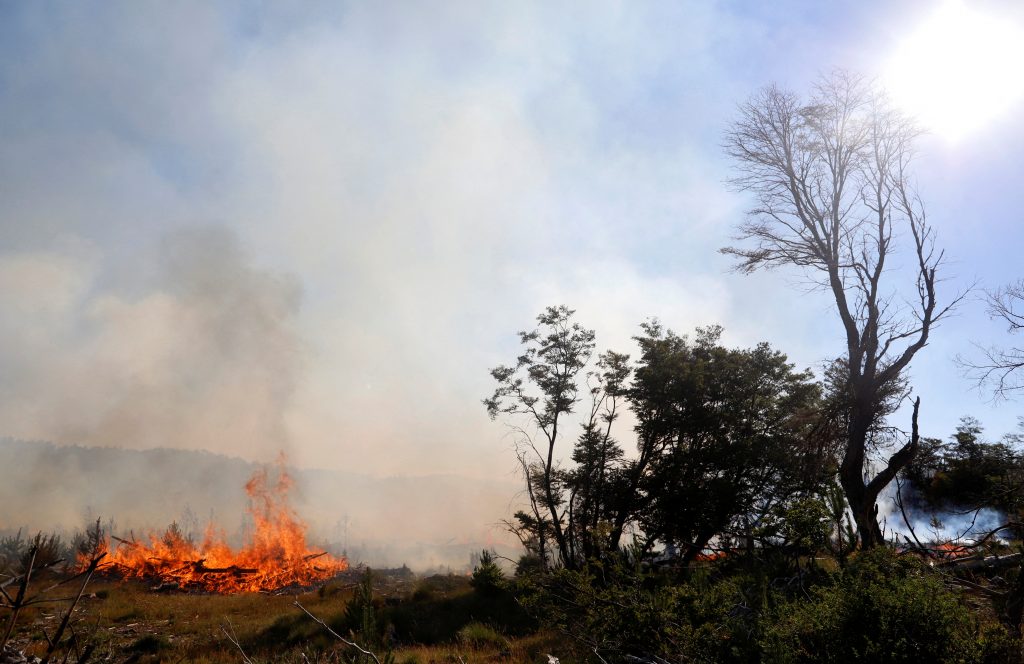 Helicopter fighting fire crashes in Argentina’s Patagonia, killing two