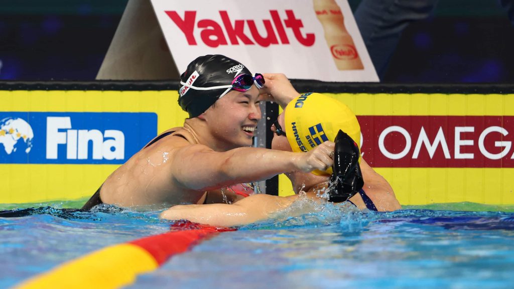 Canada's Maggie Mac Neil sets world record to win gold medal in 50m backstroke – CBC Sports