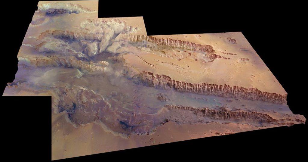 Spacecraft discovers 'hidden water' in Mars Grand Canyon – CNET