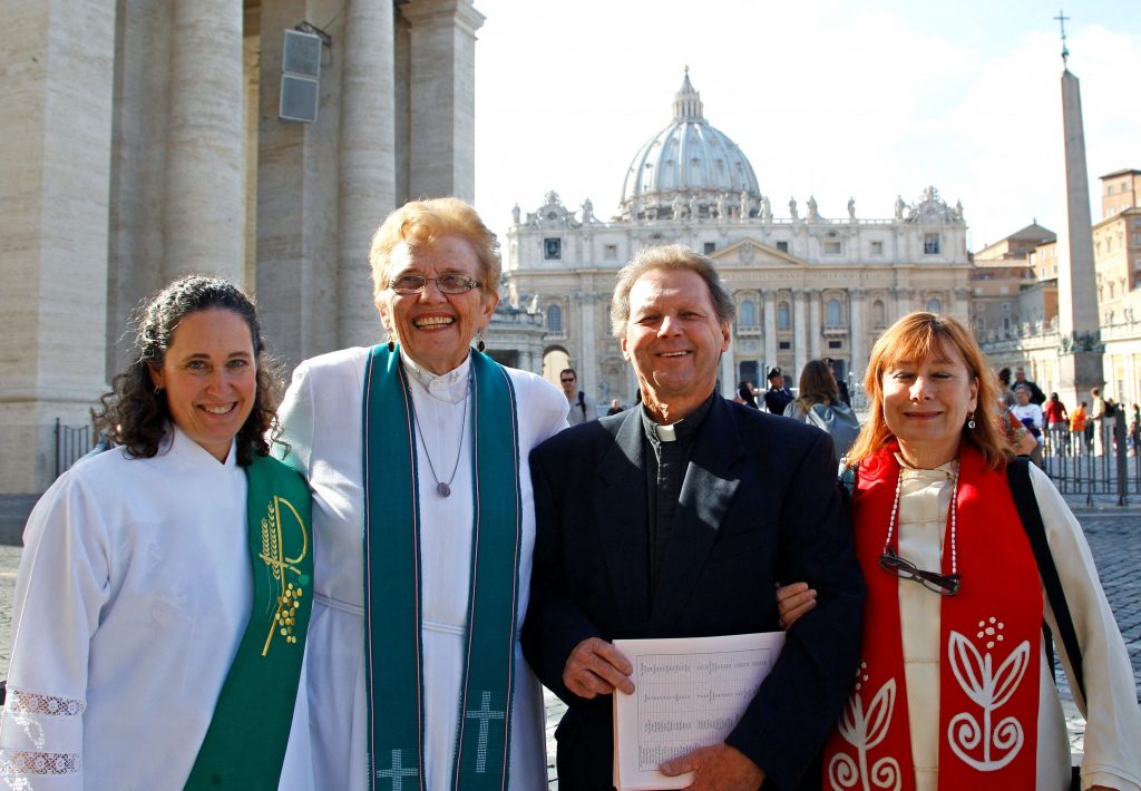 Vatican website gives space to group demanding female priesthood