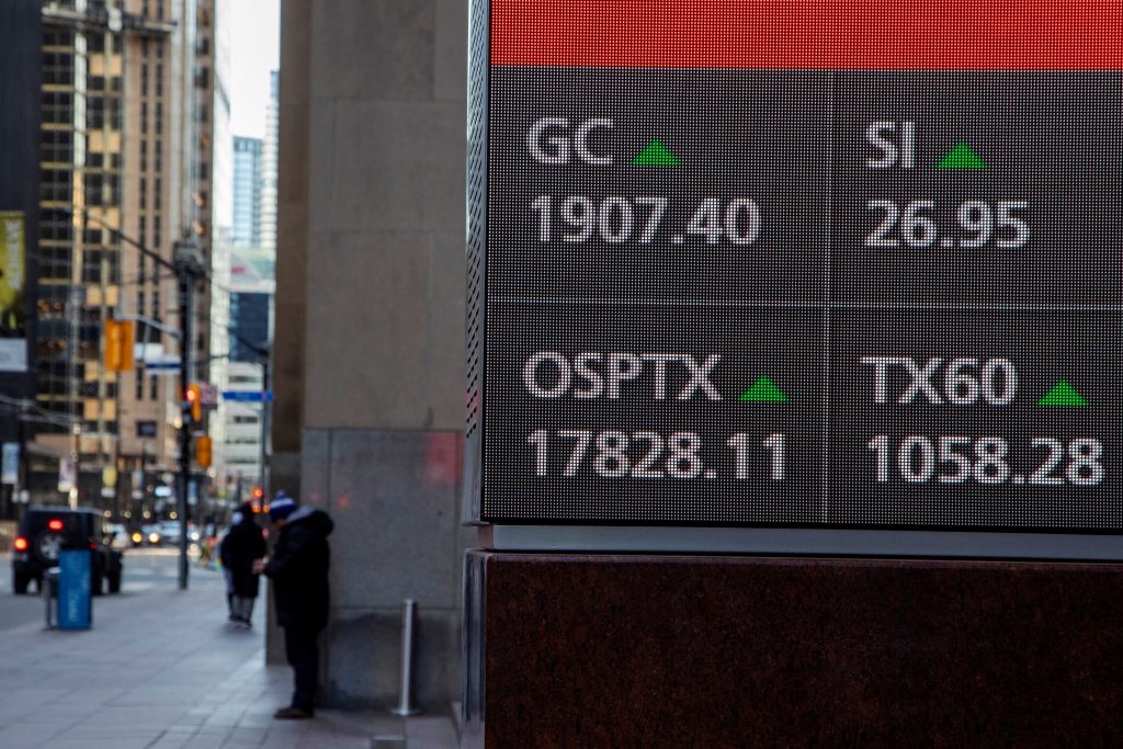 Toronto market pares decline as technology rallies
