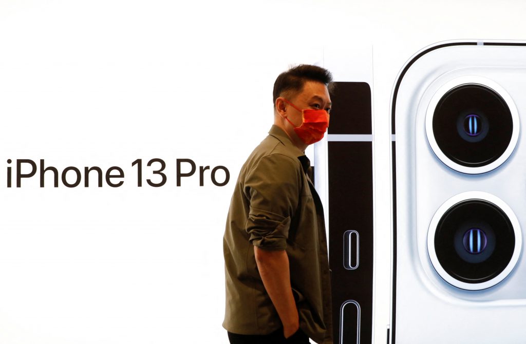 Apple grabs record China market share as Q4 sales surge-research