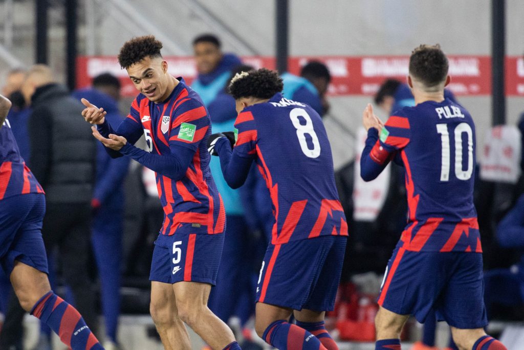 Soccer-Canada return to top spot with win over Honduras