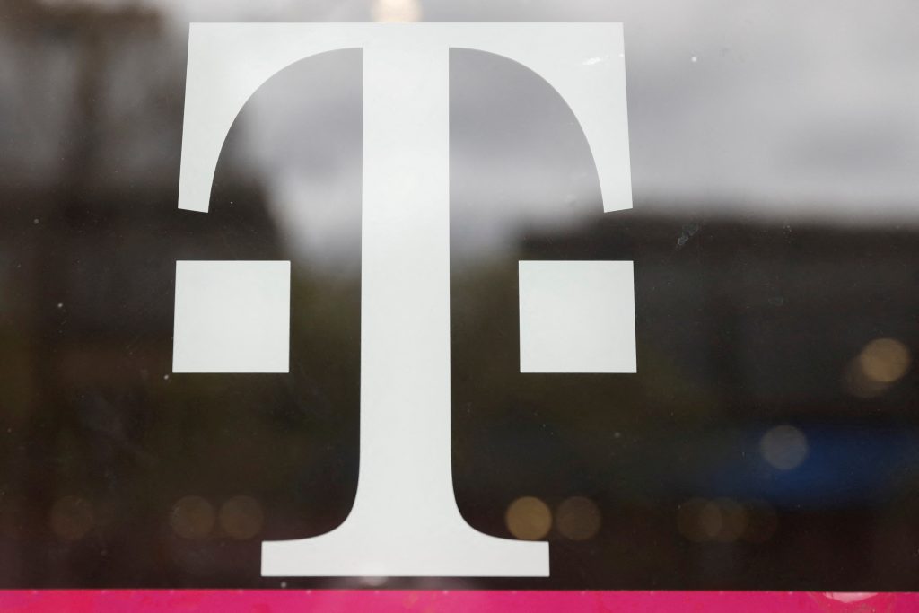 T-Mobile to terminate corporate employees who aren’t vaccinated by April -memo