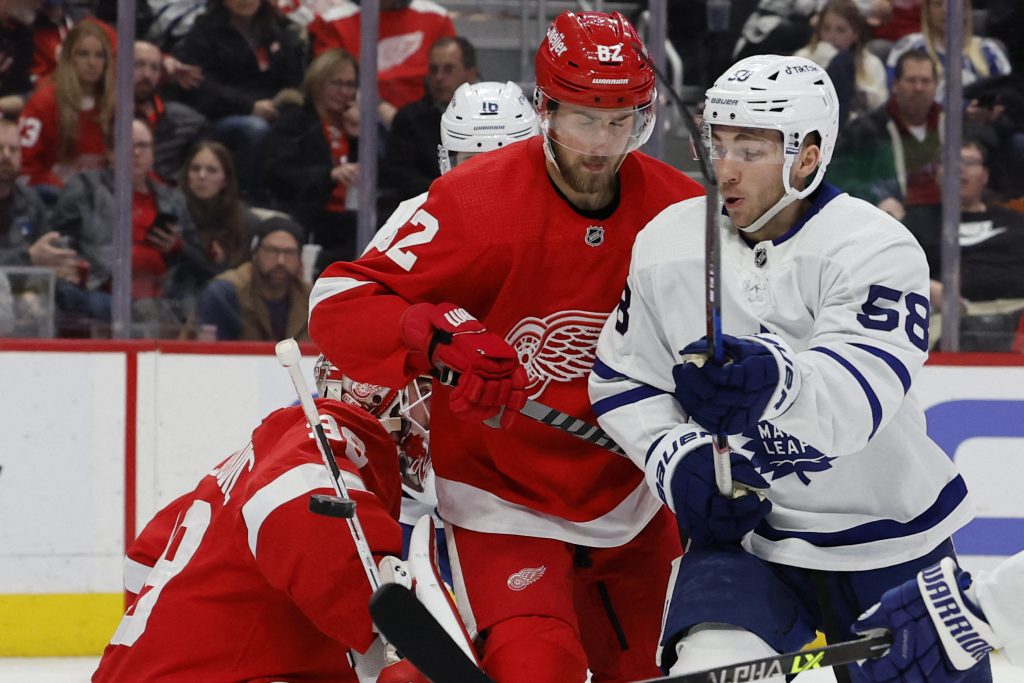 NHL roundup: Maple Leafs tally 5 third-period goals in win