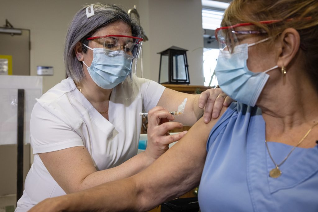 New COVID-19 measures in Ontario and Québec as omicron cases climb – North Country Public Radio