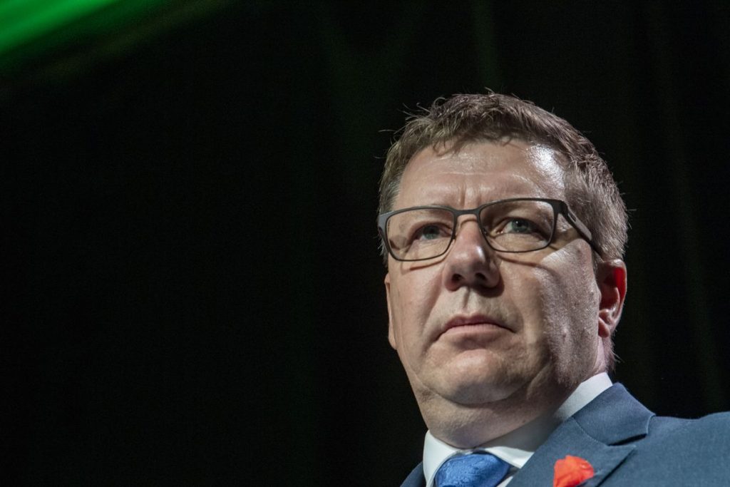 Western Canada: As Omicron recedes, provinces look to open up – The Globe and Mail