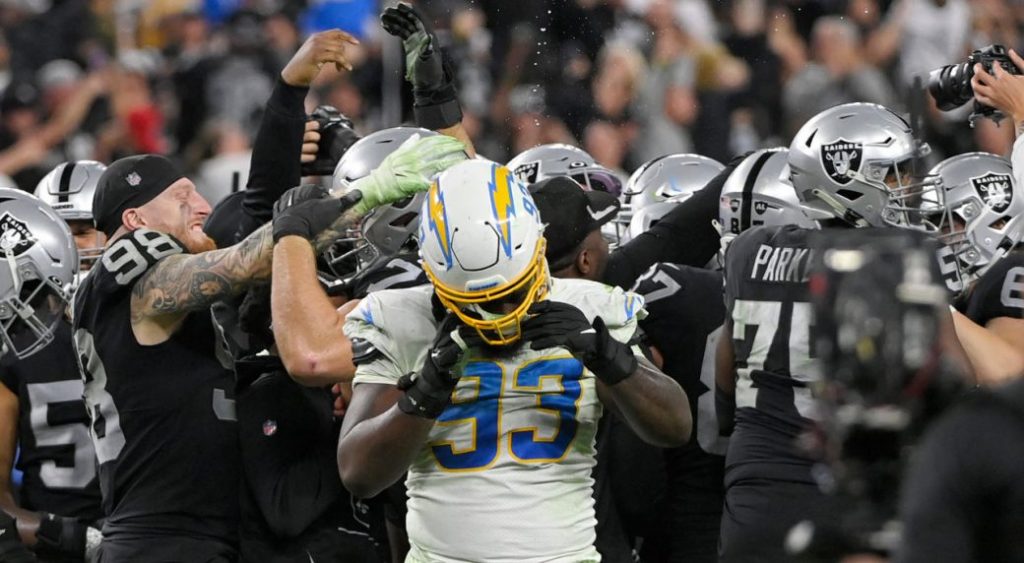 Chargers vs. Raiders could’ve been a tie. Instead, we got wild, beautiful chaos – Sportsnet.ca