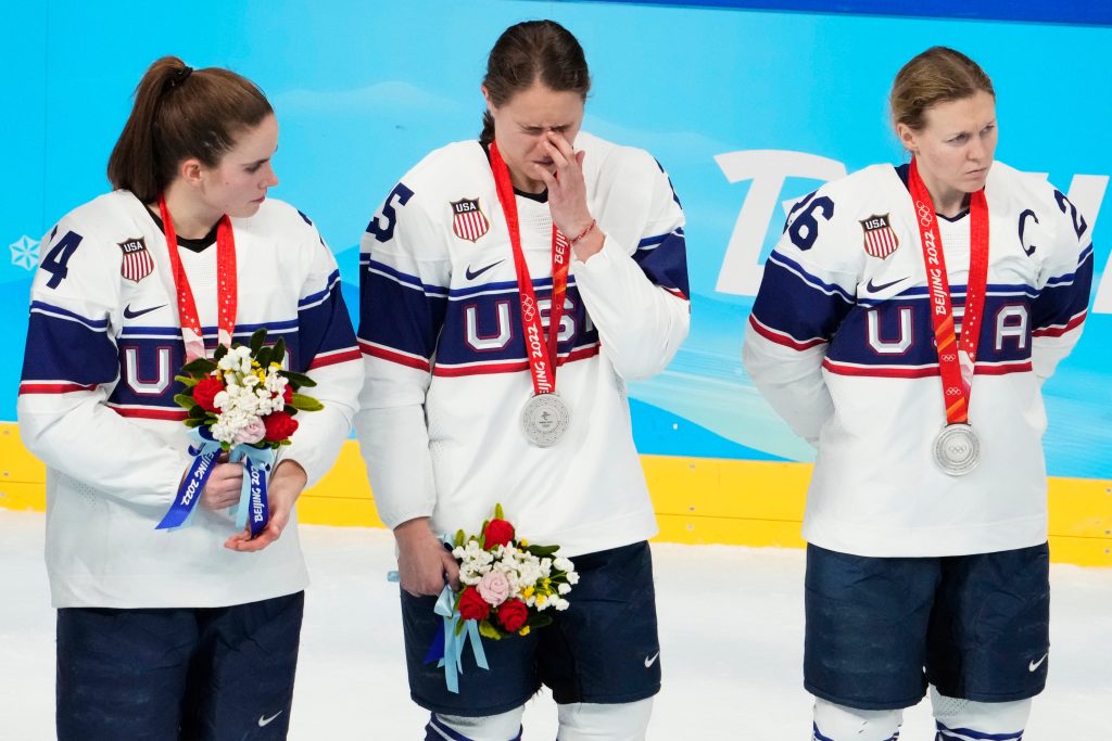 'It feels like we let our country down': US women’s hockey team falls to Canada in gold medal game at Beijing Winter Olympics – USA TODAY