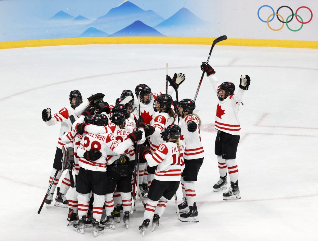 Olympics-Ice hockey-Canada and U.S. set stage for another gold medal showdown