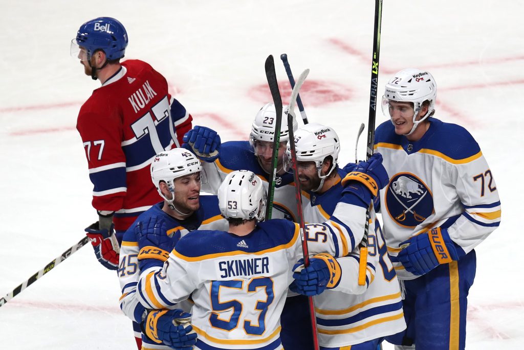 NHL roundup: Jeff Skinner tallies 4 goals as Sabres beat Canadiens