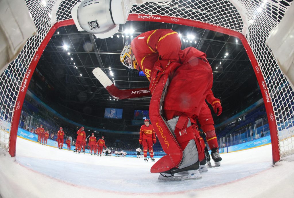 Olympics-Ice hockey-China face formidable Canada in last chance to stay alive