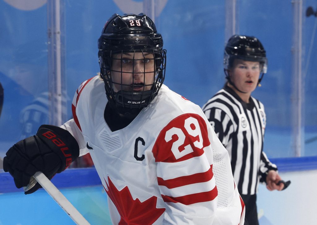 Olympics-Ice hockey-Canada’s Captain Clutch leads quietly from the front