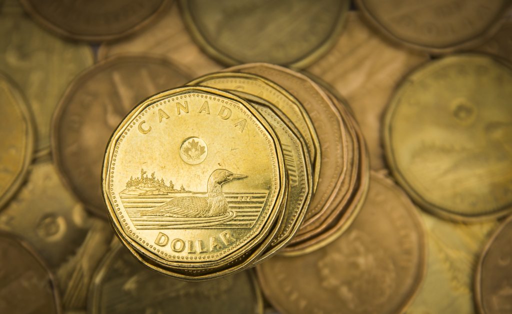 Canadian dollar gains as investors assess hot inflation data