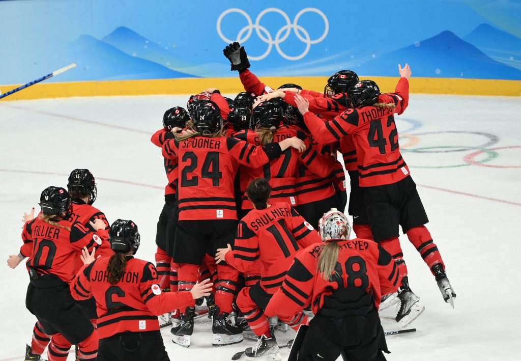 Olympics-Ice hockey-Canada enjoy sweet revenge on U.S