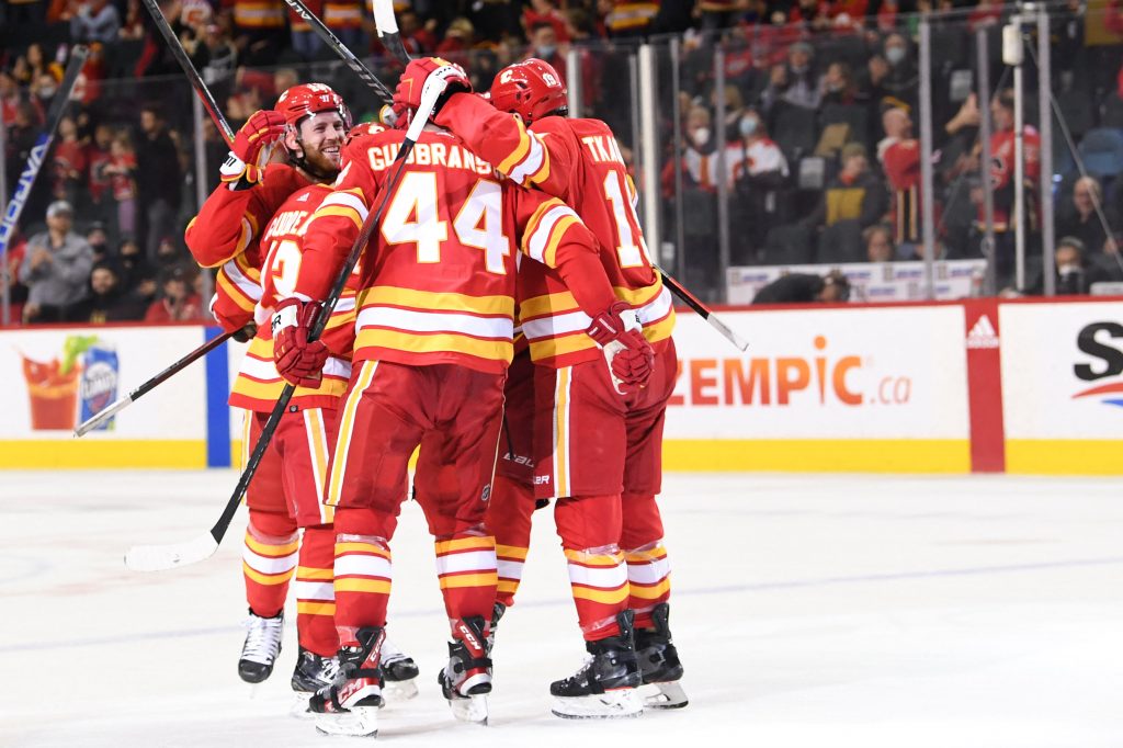 NHL roundup: Flames tie team record with 10th straight win