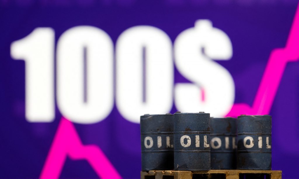 Oil tops 5 after Russia attacks Ukraine