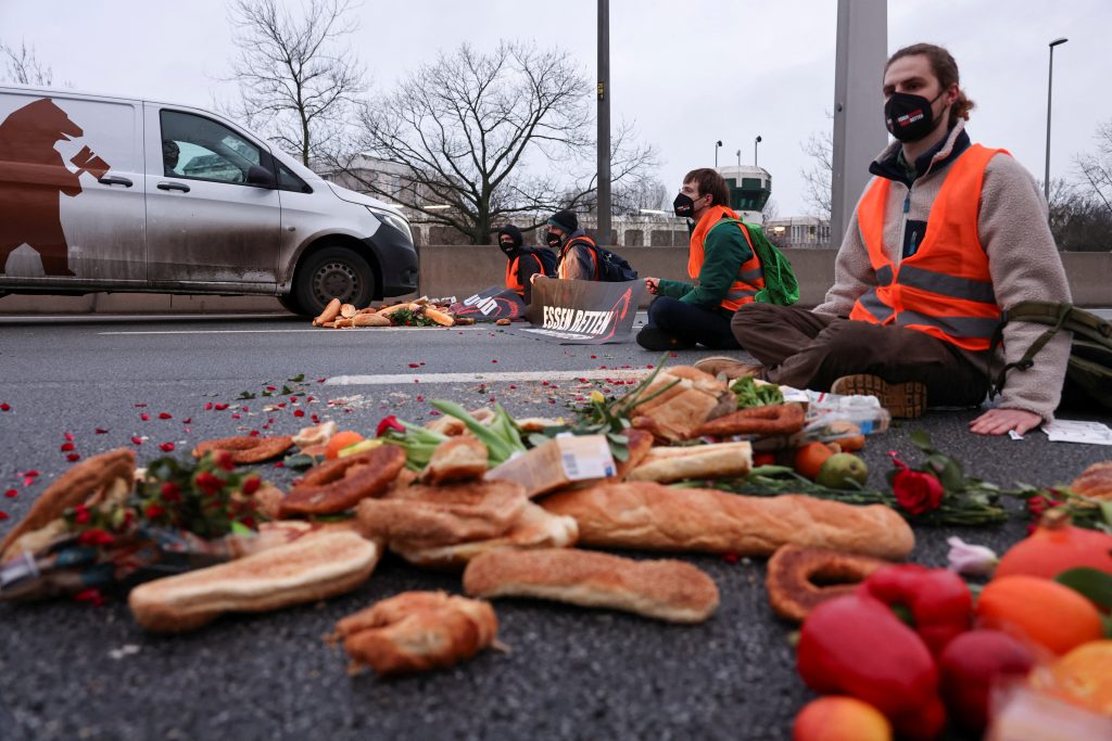 World poverty to rise as climate change hits food supplies-UN panel