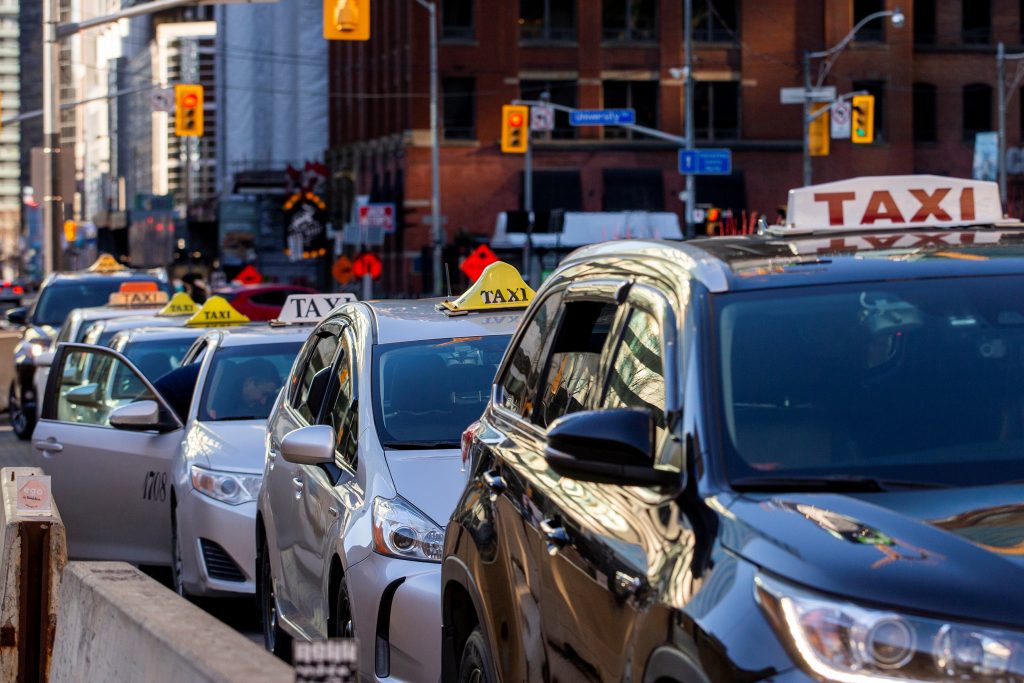 U.S., Canada motorists weigh cuts to spending as gas prices surge to record