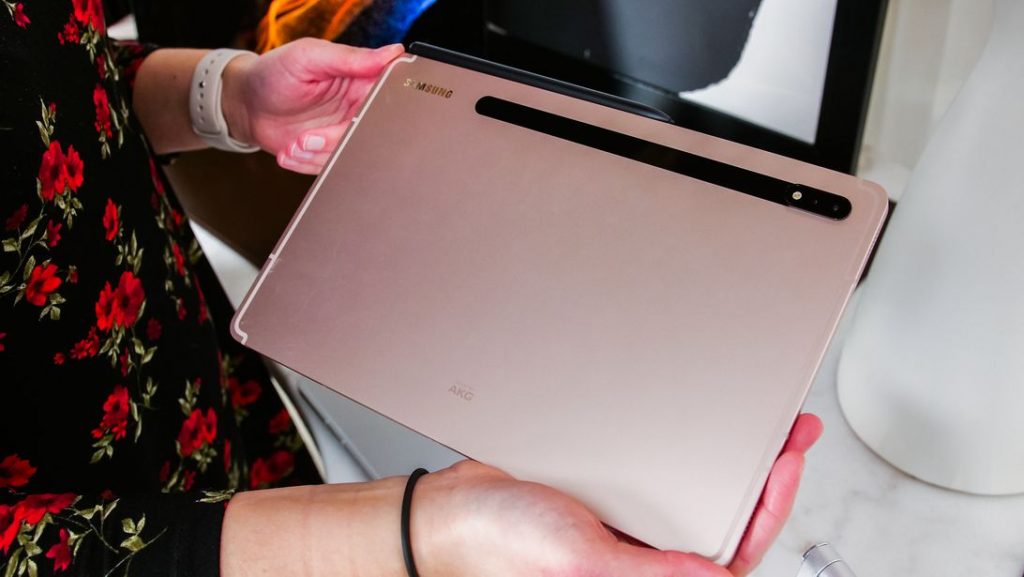 Got Zoom meetings? The Galaxy Tab S8 Ultra is your new best friend – CNET