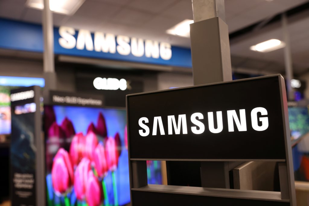 Samsung Elec says shipments to Russia suspended, donating  million in aid