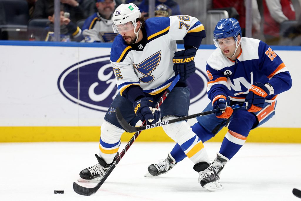 NHL roundup: Canucks rally in third to clip Maple Leafs