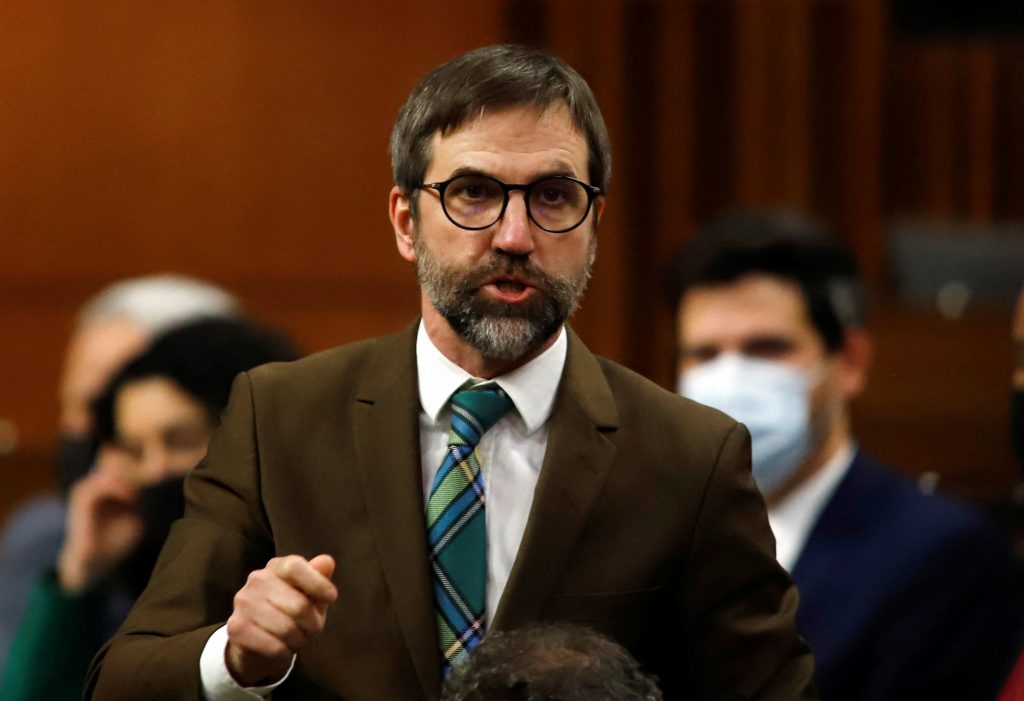 Canada’s oil, gas emissions cap may wait until 2023, leaving climate plan hole