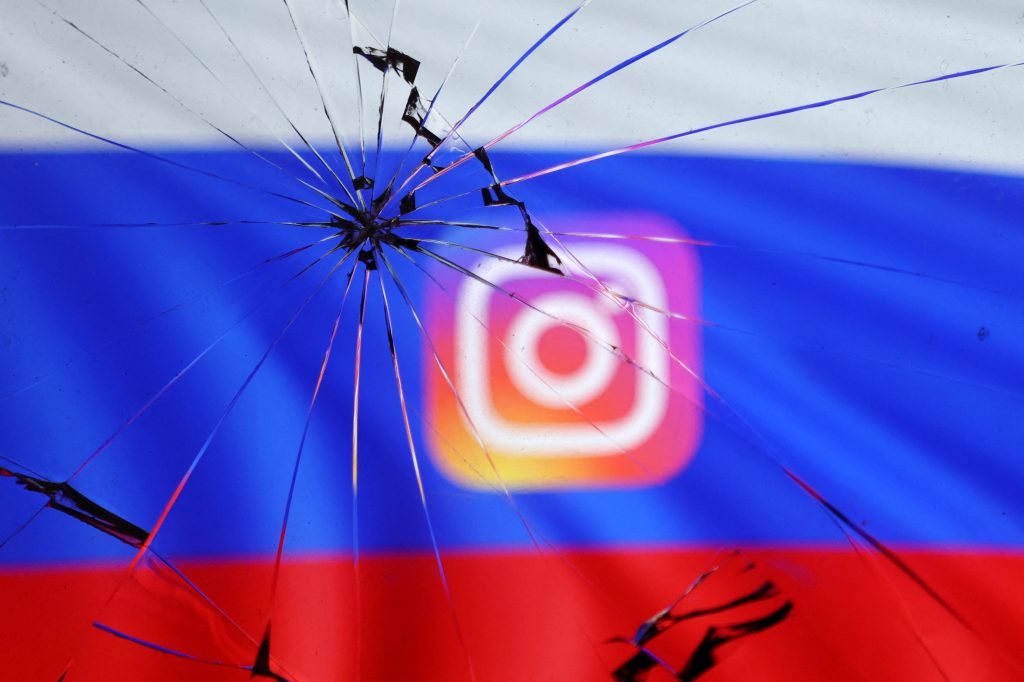 Instagram users in Russia are told service will cease from midnight