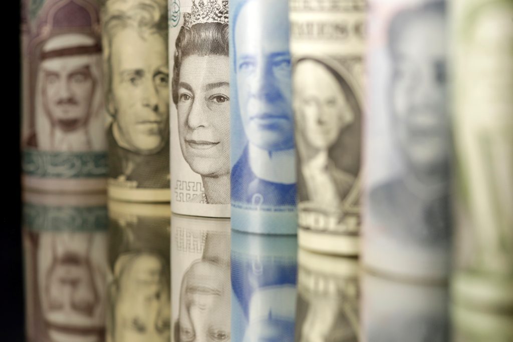 Canadian dollar dips amid Ukraine peace talks hopes